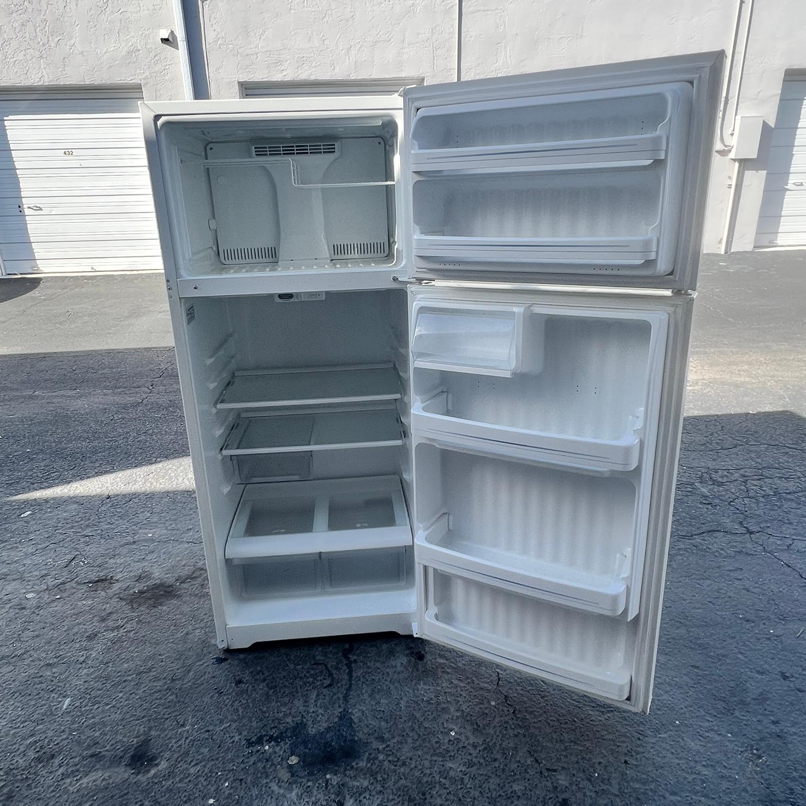 GE Top and Bottom Refrigerator GE Top and Bottom Refrigerator